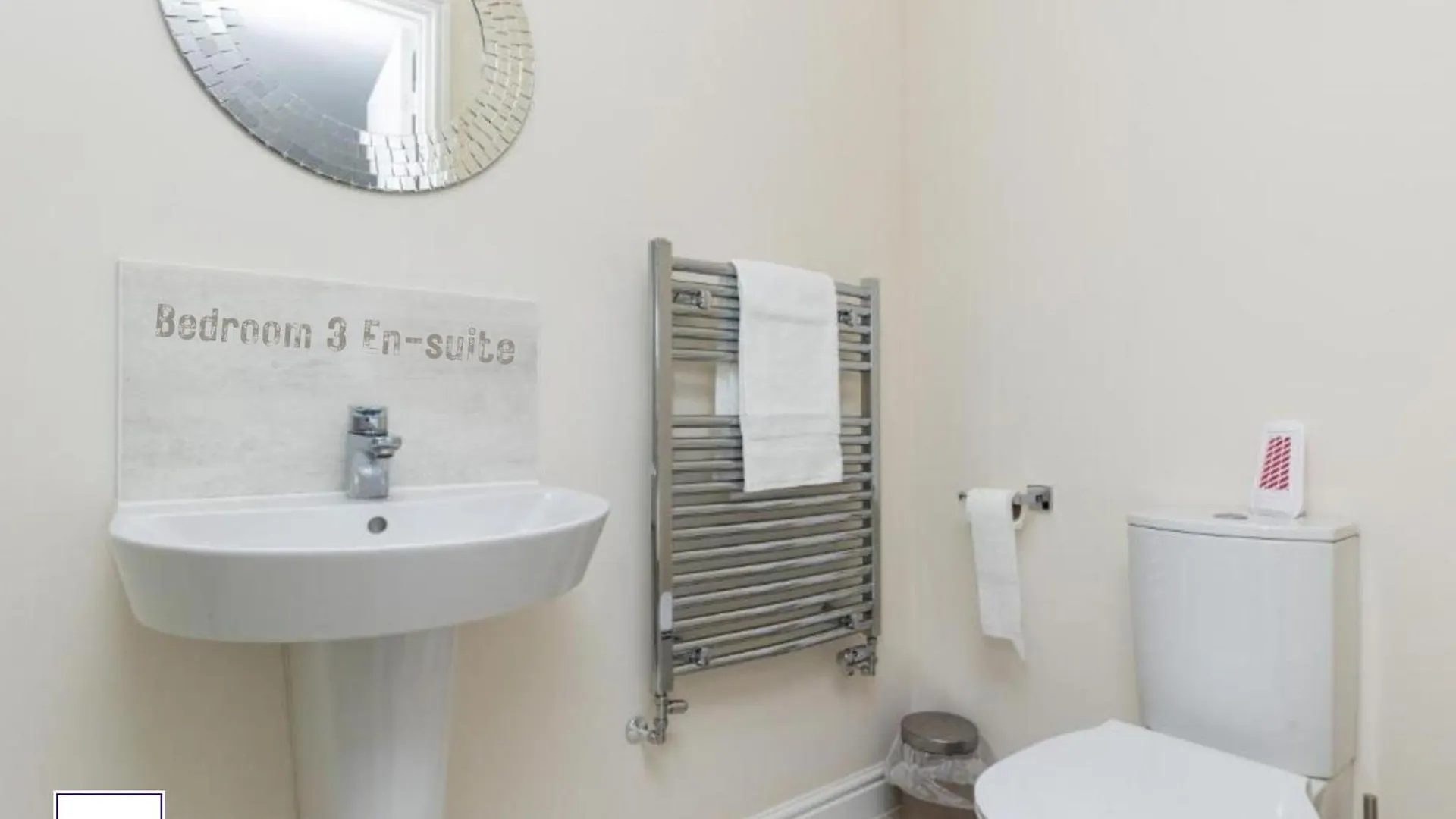 Alt-Stay Wakefield, Pinderfields General Hospital - 2X En-Suites & King Size Beds - Parking - Fast Wi-Fi - Ideal For Contractors & Long Stays Casa de Férias