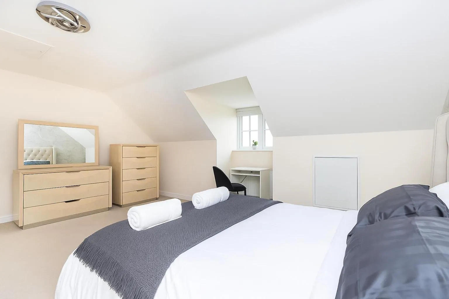 Alt-Stay Wakefield, Pinderfields General Hospital - 2X En-Suites & King Size Beds - Parking - Fast Wi-Fi - Ideal For Contractors & Long Stays Casa de Férias Wakefield